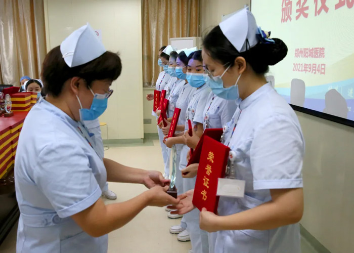 白衣執(zhí)甲逆風(fēng)行赤膽抗疫載譽(yù)歸這是屬于你們的榮譽(yù)! 白衣執(zhí)甲逆風(fēng)行赤膽抗疫載譽(yù)歸這是屬于你們的榮譽(yù)!