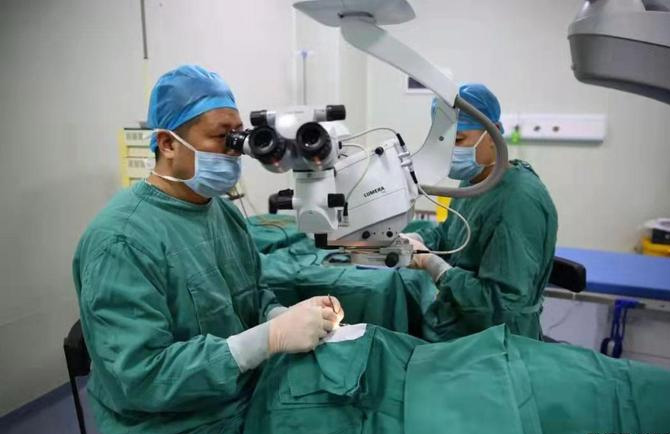 眼科吳紅昌:播撒光明的使者 眼科吳紅昌:播撒光明的使者