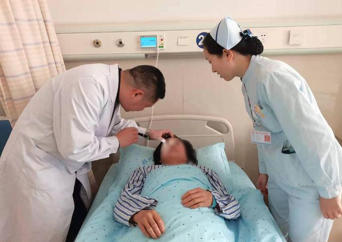 眼科吳紅昌:播撒光明的使者 眼科吳紅昌:播撒光明的使者