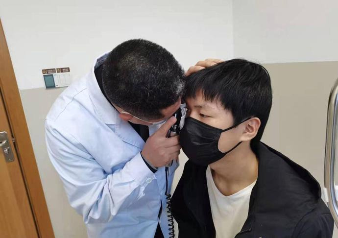 眼科吳紅昌:播撒光明的使者 眼科吳紅昌:播撒光明的使者