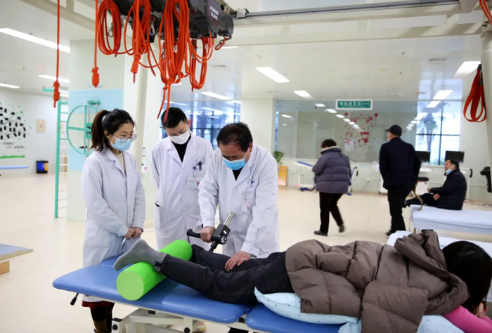 【名醫(yī)風(fēng)采】海改生:醫(yī)術(shù)精湛 用愛從醫(yī) 【名醫(yī)風(fēng)采】海改生:醫(yī)術(shù)精湛 用愛從醫(yī)