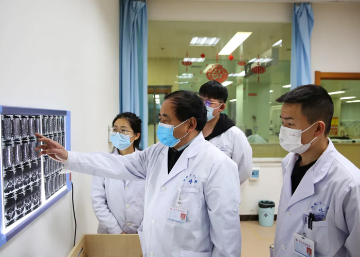 【名醫(yī)風(fēng)采】海改生:醫(yī)術(shù)精湛 用愛從醫(yī) 【名醫(yī)風(fēng)采】海改生:醫(yī)術(shù)精湛 用愛從醫(yī)