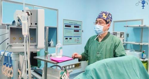 謝星彤:無影燈下的生命守衛(wèi)者 謝星彤:無影燈下的生命守衛(wèi)者