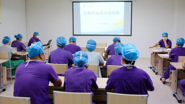 謝星彤:無影燈下的生命守衛(wèi)者 謝星彤:無影燈下的生命守衛(wèi)者