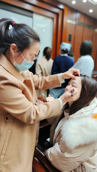 【塑美麗形象 展醫(yī)務(wù)風(fēng)采】——我院舉辦女性職業(yè)妝培訓(xùn)活動(dòng) 【塑美麗形象 展醫(yī)務(wù)風(fēng)采】——我院舉辦女性職業(yè)妝培訓(xùn)活動(dòng)