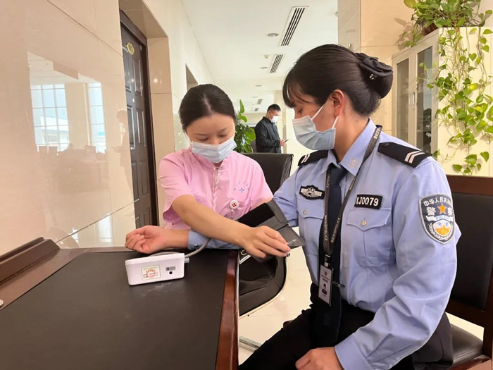 我院助力登封市公安局開展“暖警”小分隊送健康進(jìn)基層活動 我院助力登封市公安局開展“暖警”小分隊送健康進(jìn)基層活動