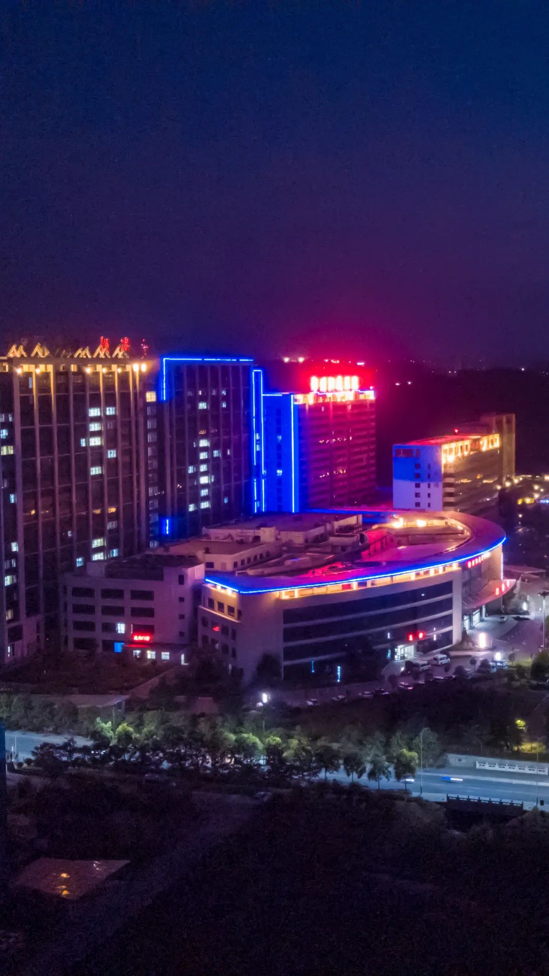 游客登山不走“尋常路”遇險,幸有“急診綠”、“火焰藍”翻山越嶺緊急救援! 游客登山不走“尋常路”遇險,幸有“急診綠”、“火焰藍”翻山越嶺緊急救援!