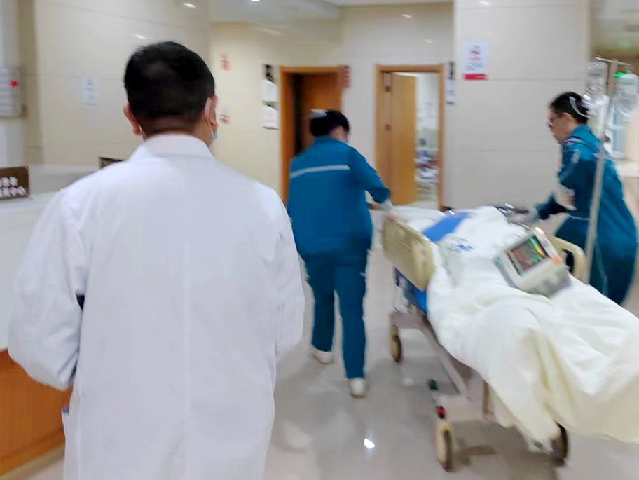 ǰһ߀һͻȻأEͣҺ......